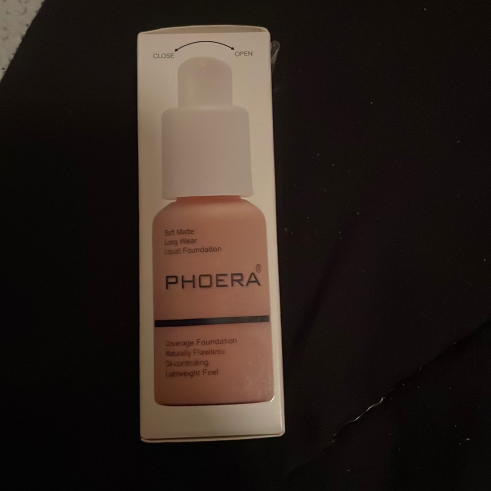 Phoera,Long wear liquid foundation, in sand